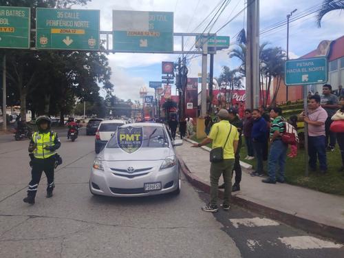 Los disparos fueron realizados en la parte frontal del vehículo. (Foto: PMT San Miguel Petapa)