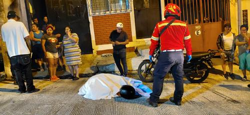 Socorristas confirmaron que la víctima ya no tenía signos vitales. (Foto: Bomberos Municipales)