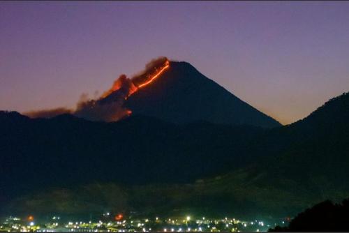 La propuesta toma como antecedente el incendio de 2024, que afectó unas 960 hectáreas de cobertura boscosa. (Foto: X/DouglasPop7_)