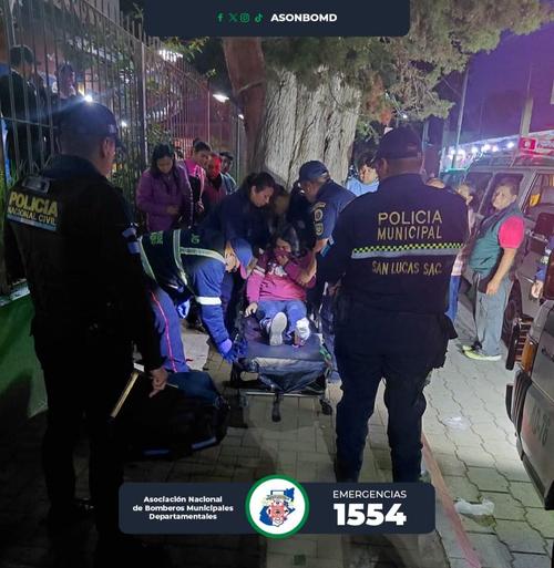 Una mujer de 28 años resultó herida por una bala perdida cuando caminaba por el sector. (Foto: Bomberos Municipales Departamentales)