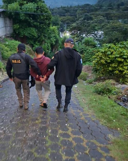 Los capturados tienen 27 y 36 años. (Foto: PNC)