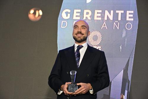 Piero Cohen Dávila, cofundador y CEO, OSMO, ganador en la categoría "Start Up". (Foto: José Pos/Soy502)