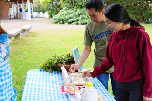 La experiencia encuentra uno de sus momentos más esperados en la degustación de los productos elaborados en Pasajinak. (Foto: Julio Bala)