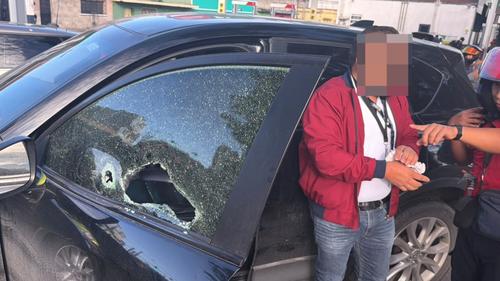 Tras el ataque el conductor resultó ileso. (Foto: Bomberos Municipales)