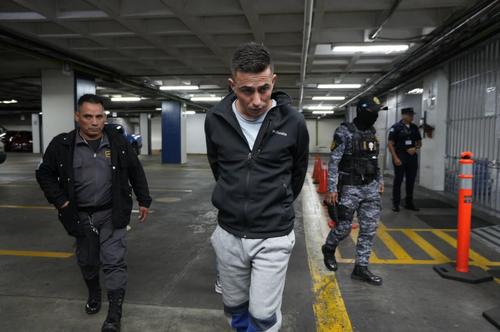 Los siete integrantes de la Policía Nacional Civil permanecerán en carceletas de Torre de Tribunales. (Foto: Wilder López/Soy502)