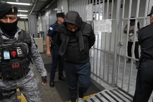 Policía Nacional Civil, hermanos Choc Toz, Juan Francisco Solórzano Foppa, agentes capturados, audiencia de primera declaración, Organismo Judicial, irregularidades policiales, falta de mérito, 02