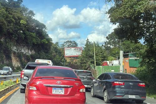 Accidente de tránsito, San Lucas Sacatepéquez, ruta Interamericana, motorista herido, tránsito pesado, Bomberos Voluntarios, kilómetro 26, congestionamiento vehicular, 02