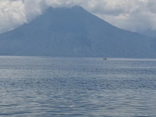 Al manifestarse el viento, se recomienda no navegar en el lago. (Foto: Alfonso Guárquez)