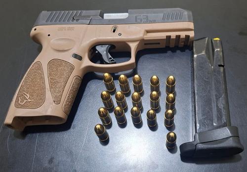El arma fue localizada en la mochila del menor. (Foto: PNC)