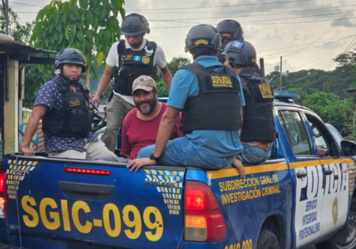 El hombre trabajaba como herrero y se le incautó un armamento este lunes. (Foto: PNC)