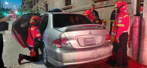 Bomberos acompañaron a las víctimas debido a que presentaron crisis nerviosa. (Foto: CMB)
