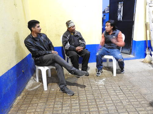 Los guardias del cementerio relatan con toda precisión sus encuentros con la Dama.