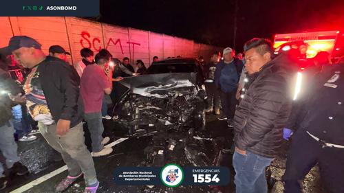 Dos vehículos y dos motocicletas estuvieron involucrados. (Foto: Bomberos Municipales Departamentales)