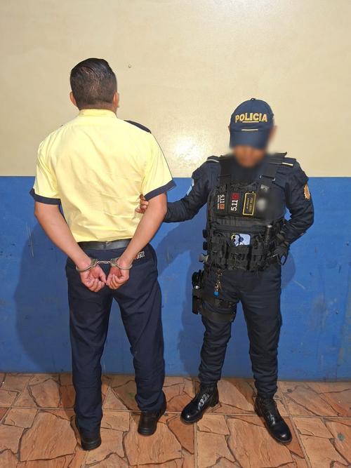El piloto fue puesto a disposición del juzgado correspondiente. (Foto: PNC)