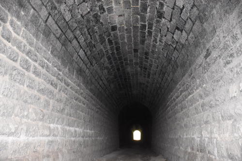 Debes tener cuidado, ya que dentro del túnel puedes encontrar murciélagos. (Foto: Olga Vásquez)
