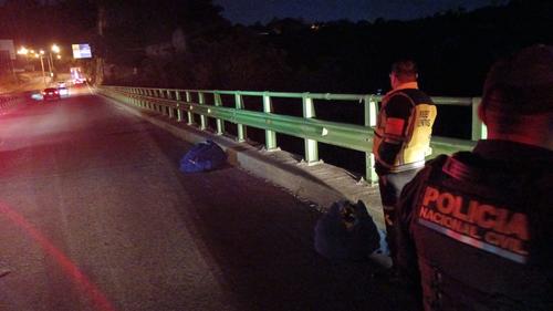 Los cuerpos fueron hallados en el carril derecho del puente San Cristóbal. (Foto: CVB)