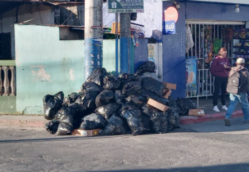 La basura fue localizada en una esquina del sector. (Foto: Municipalidad de Santa Lucía Milpas Altas)