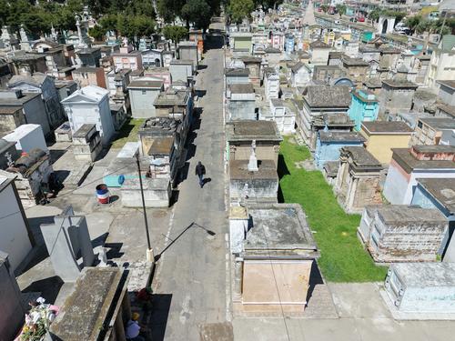 Las ampliaciones modificaron la distribución de calles y avenidas dentro del cementerio. (Foto: Gustavo Rodas)