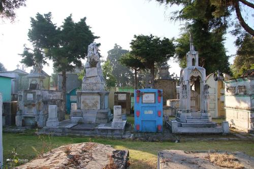 Algunos mausoleos antiguos han sido objeto de saqueos por algunos delincuentes. (Foto: Rene Merlos)