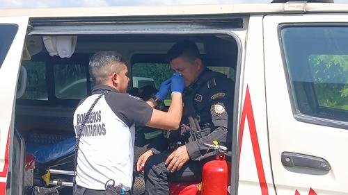 Cinco personas resultaron heridas, entre ellas cuatro policías. (Foto: CVB)