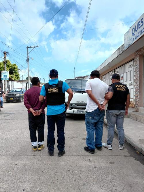 Los hombres fueron puestos a disposición del juzgado correspondiente. (Foto: PNC)