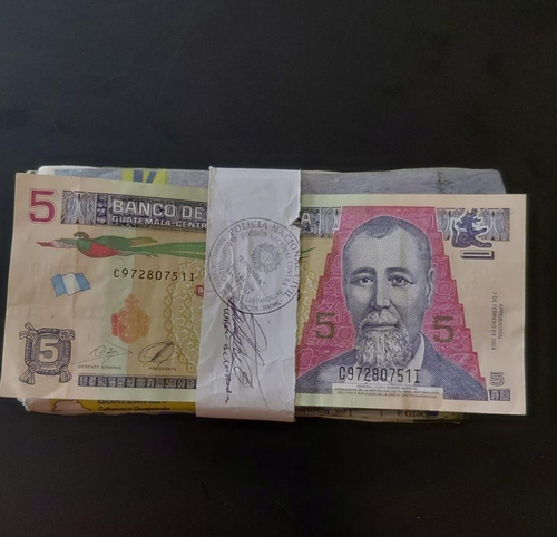 Evidencia incautada durante la captura de los delincuentes. (Foto: PNC)