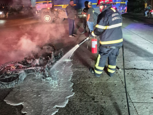 Bomberos de San Antonio La Paz atendieron la emergencia. (Foto: Asonbomd)