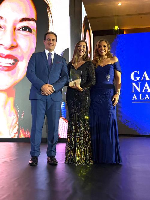 El reconocimiento como Mujer Exportadora 2026 fue conferido a Ingrid Carolina Juárez Brenner, presidenta de la empresa EXPROGUASA. (Foto: Agexport)
