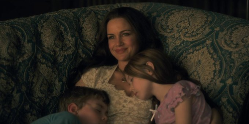 Olivia Crain es interpretada por la actriz Carla Gugino, quien ha trabajado en otras entregas del director, Mike Flanagan. (Foto: Netflix)