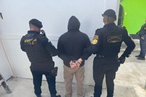 En once allanamientos efectuados por el MP en coordinación con la Policía Nacional Civil (PNC), se registró la captura de cinco personas. (Foto: MP/Soy502)
