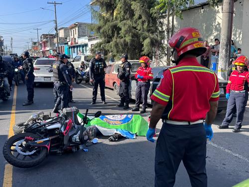 La víctima es un motorista de aproximadamente 35 años. (Foto: CBM)