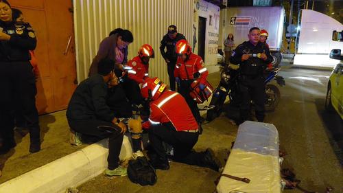 Una mujer de 32 años fue herida de bala en la zona 12. (Foto: Bomberos Municipales)