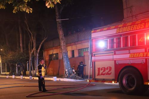 Un hombre quedó atrapado en un cuarto de recuperación durante el incendio. (Foto: Bomberos Voluntarios)