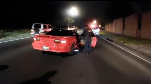 La víctima fue localizada dentro de un automóvil. (Foto: Bomberos Municipales)