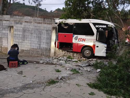 El accidente ocurrió en el kilómetro 43.5 de la Ruta al Atlántico. (Foto: Bomberos Voluntarios)