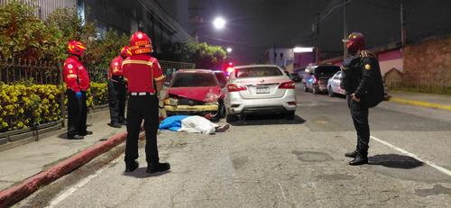 Bomberos Municipales localizaron al hombre con señales de politraumatismo. (Foto: Bomberos Municipales)