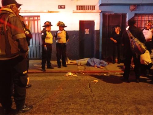 Una mujer falleció durante un ataque armado ocurrido en la zona 6. (Foto: Bomberos Voluntarios)