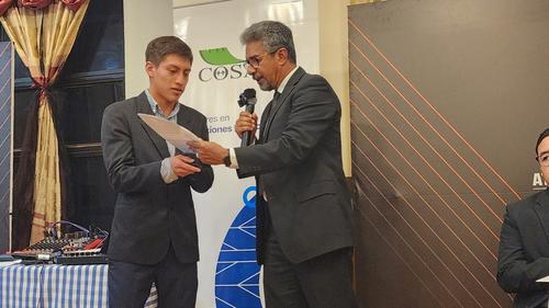Recientemente fue reconocido por el Comité del Medio Maratón Atanasio Tzul. (Foto: José García/Colaborador)
