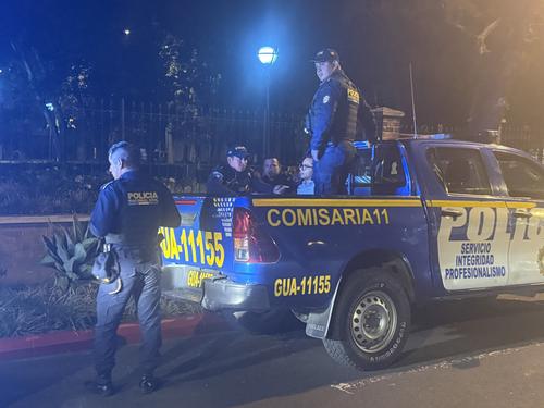 Imagen de Sonny Figueroa a bordo de una patrulla. (Foto: X Marvin del Cid)