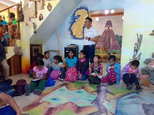 Además de pintor, ha impulsado la formación artística y la promoción cultural en Alta Verapaz. (Foto: Edwin Guá/Colaborador)