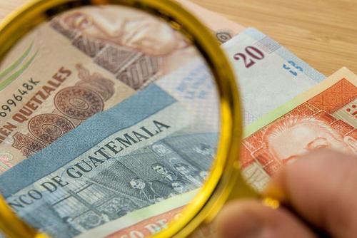 El déficit fiscal se fijó en 4.4% del PIB debido a gastos e inversiones extraordinarias prioritarias, según indicó el ministro de finanzas. (Foto ilustrativa: Shutterstock)