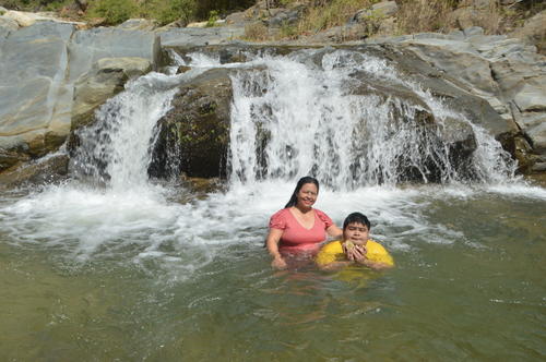 Familias locales y visitantes acuden a refrescarse. (Foto: Juan Carlos Aquino/Colaborador)
