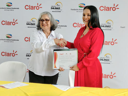 Claro, Plantel Azteca, internet, alianza, estratégica, educación, oportunidades, conectividad, Guatemala, Soy502