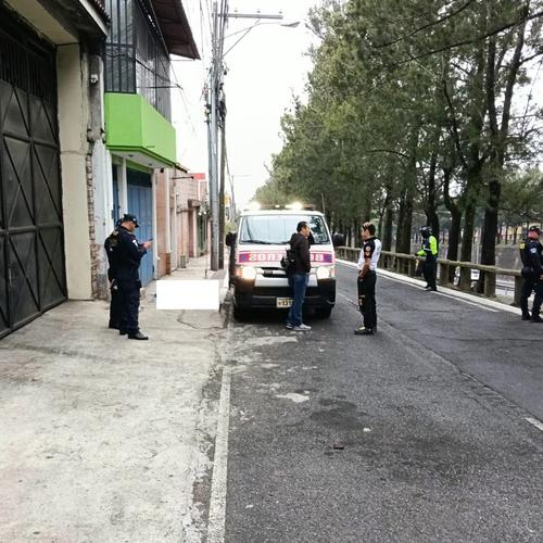 El cuerpo del hombre quedó sobre la banqueta. (Foto: Vía: Amilcar Montejo)
