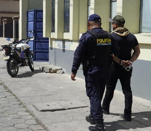 Las detenciones están relacionadas con la presunta portación ilegal de armas de fuego. (Foto: PNC)