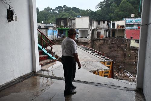 Al menos siete viviendas de la 34 avenida son consideradas de alto riesgo por los vecinos. (Foto: José Luis Pos/colaborador)