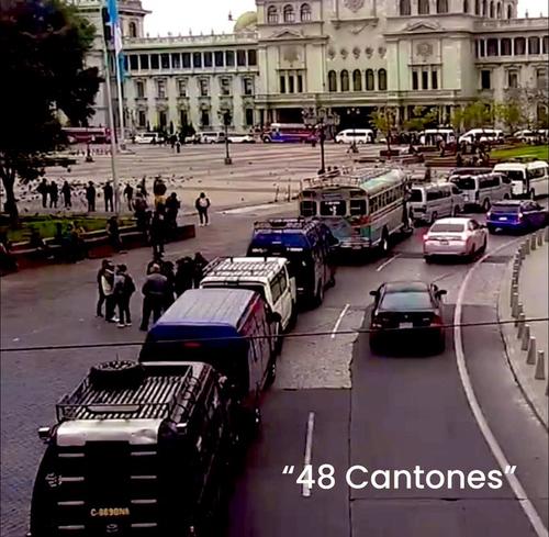 Los manifestantes ya comienzan a presentar a la zona 1 de la ciudad capital. (Foto: Amílcar Montejo)