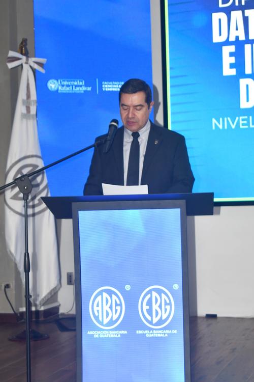 Noticias, Guatemala, Soy502, Asociación Bancaria de Guatemala, Escuela Bancaria, Universidad Rafael Landivar
