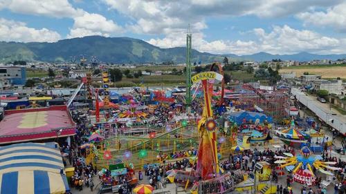 Los juegos mecánicos y la mejor gastronomía local ya están disponibles para que la población local y extranjera lo disfrute en Cefemerq. (Foto: Erick Colop/Colaborador)