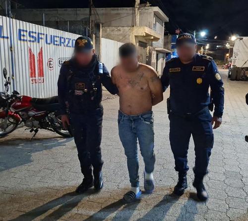 Marero salvadoreño del barrio 18 es descubierto en Guatemala y expulsado a su país. (Foto: PNC)